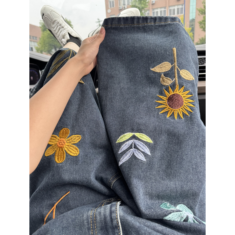 Embroidery Jeans - شورت جينز للجنسين بتطريز زهور على