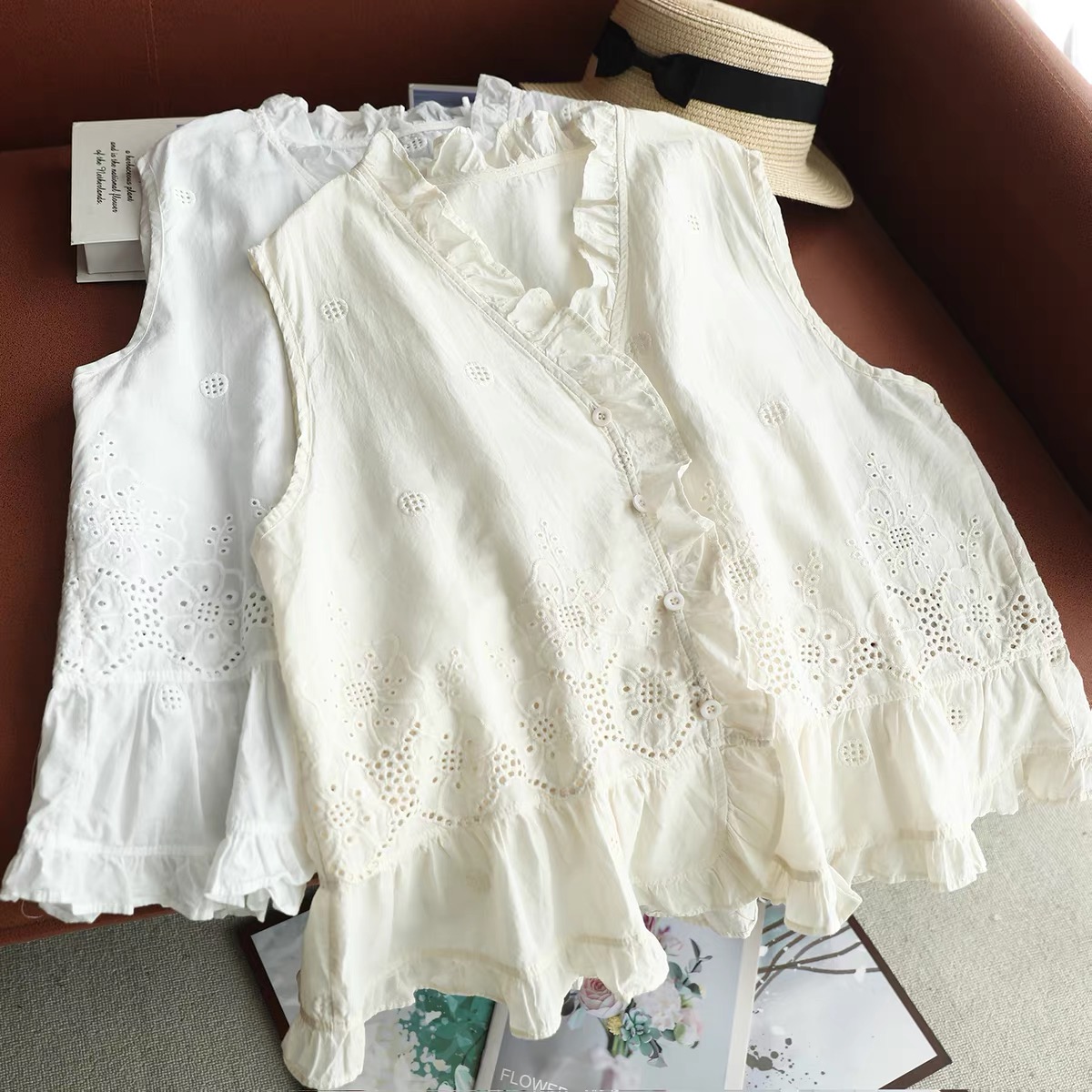 Embroidery Eyelet - بلوزة نسائية صيفية بدون أكمام بياقة