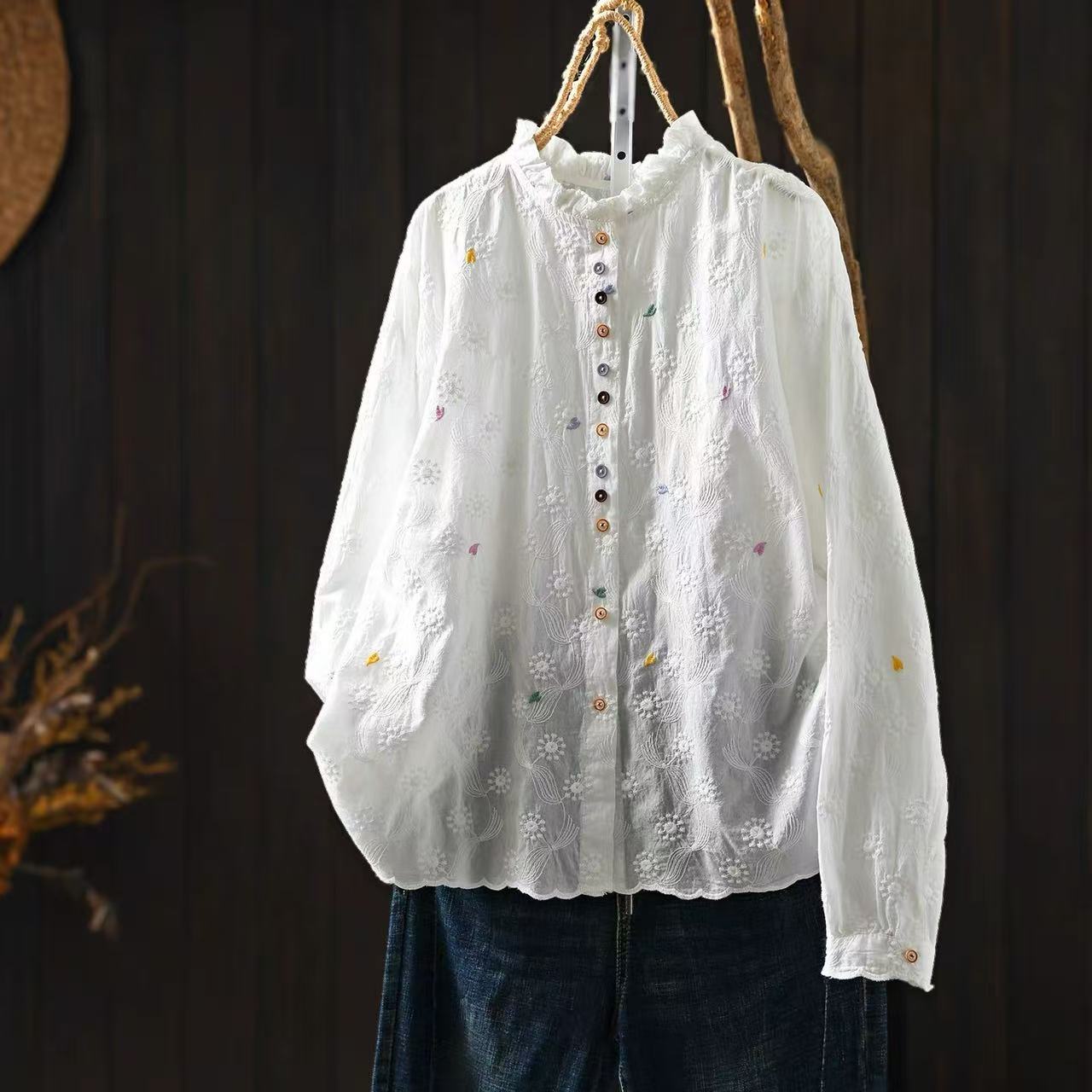 Embroidery Eyelet - بلوزة نسائية بياقة مكشكشة وتطريز زهري