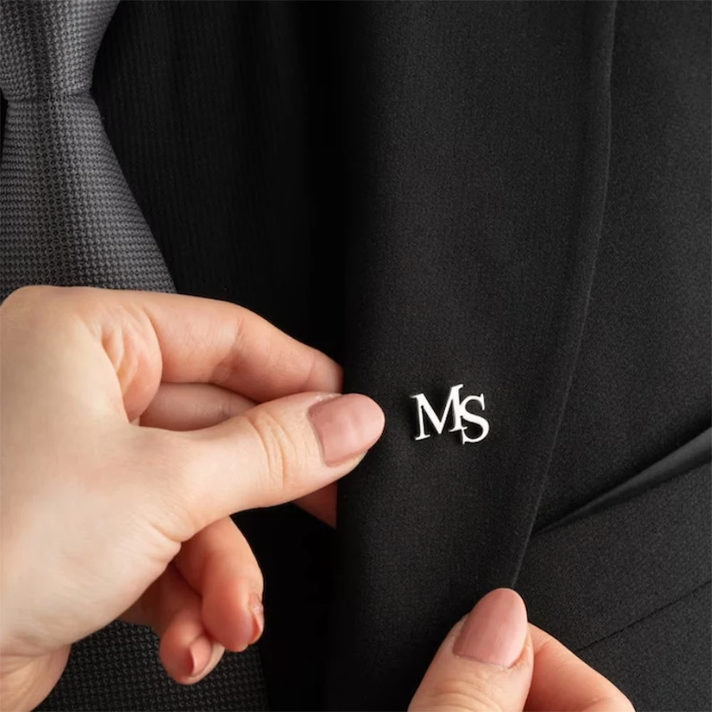 دبابيس أولية مخصصة للنساء شخصي - مراجعة Embroidery Initials وسعره