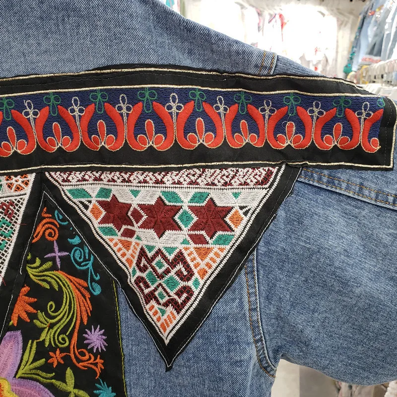 سترة كلاسيكية مطرزة بالترتر ال - مراجعة Embroidery Jeans وسعره